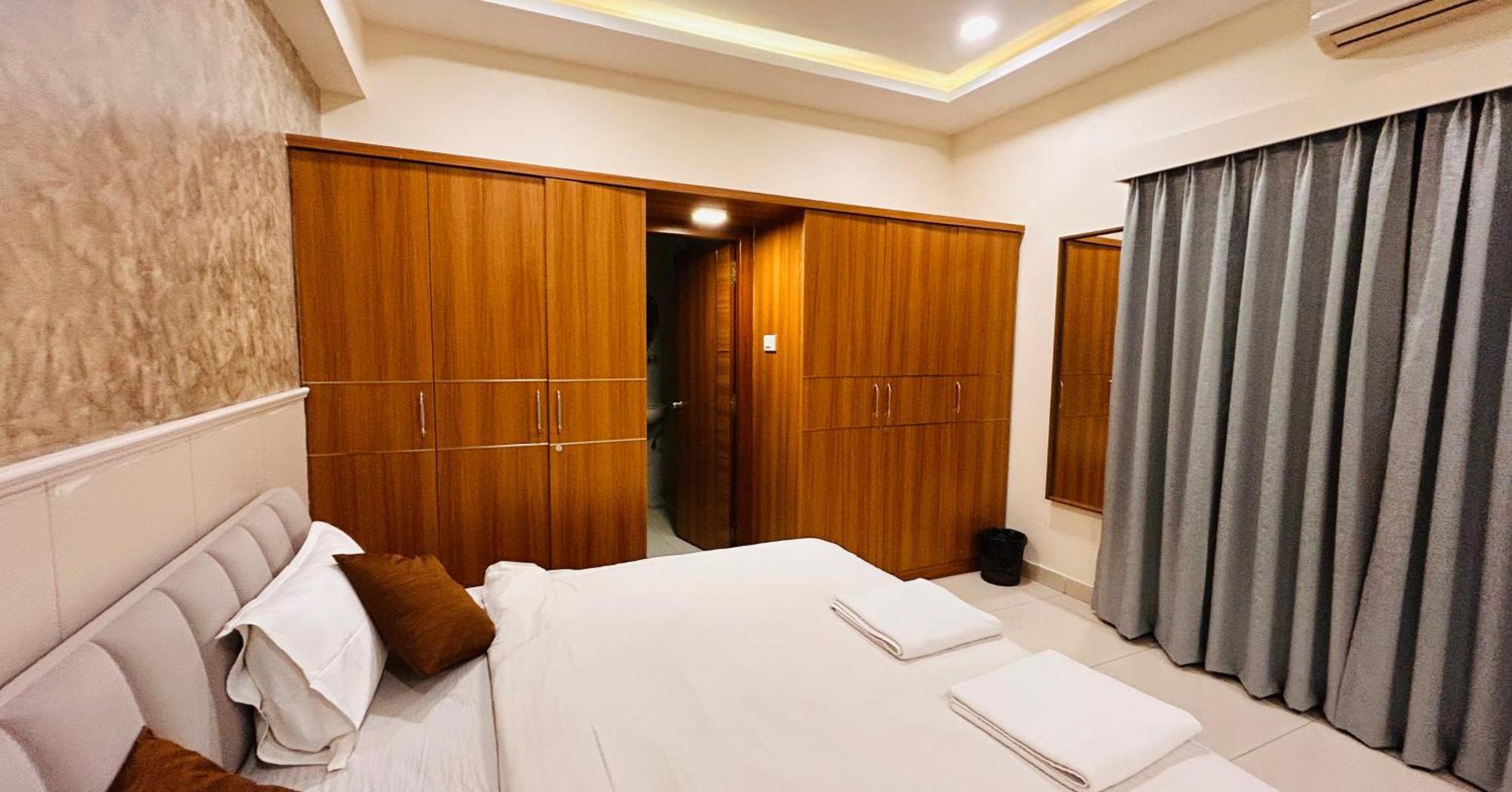 Dcasa Apartment Hotel Hyderabad Eksteriør billede